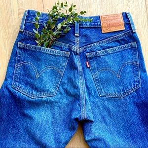 UNWORN LEVI JEANS!! Size 25/26